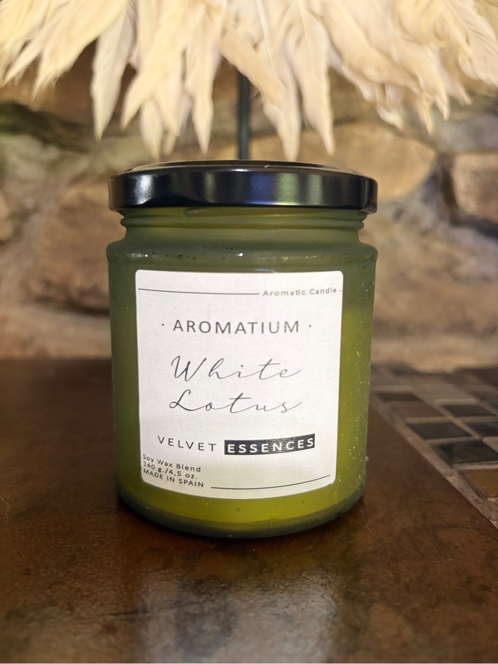 NWT Lumar Aromatium Velvet Essences Soy Wax Candle - White Lotus Scent
